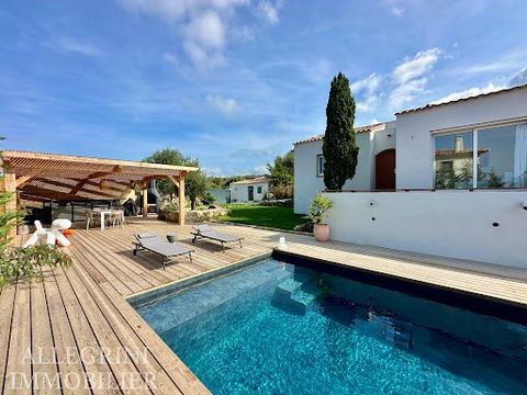 Close to the center of Ile-Rousse, located in a residential area, this beautiful, recently renovated villa benefits from a good level of sunshine and a quiet environment. Built on one level on land of approximately 800 m2, this property has high ceil...