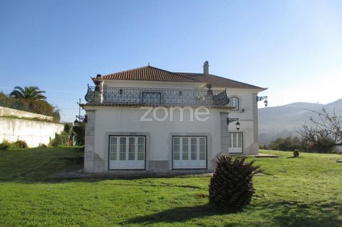 Property ID: ZMPT552800 House of Typical Portuguese Architecture on a plot of land with 8,800 M2. In the upper ground where a villa is implemented there is also a large swimming pool, with magnificent views of the mountains. On floor 0 you will find:...