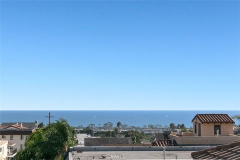 Very rare opportunity awaits in the Heart of the Lantern District with this beautiful and recently fully remodeled ocean-view townhome boasting 2 master suites, 2.5 baths, and a 2-car garage. Just a short distance from downtown Dana Point, shops, res...