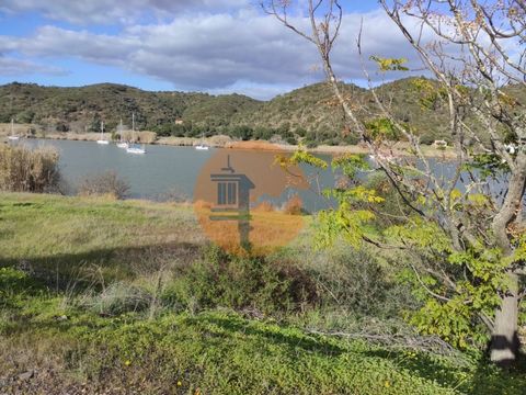 Rustic land in Laranjeiras, Alcoutim, with 10,560 m2. Next to the Guadiana River. The land is divided by the tarred road and ends on the river bank and is ideal for those who have a boat and want to dock. It is located in the municipality of Alcoutim...
