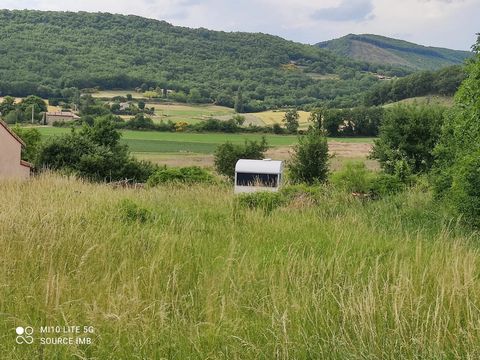 PUY ST MARTIN 26450 BUILDING LAND 1300 m² excluding subdivision 162 000 euros * PUY St MARTIN - near the center of the village, pretty flat land of 1290 m² excluding subdivision with open views, existing partial servicing, possibility division. Free ...