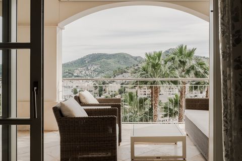 Denna fantastiska lägenhet ligger i ett mycket välskött bostadsområde i Cala Moragues. Fastigheten har en mycket charmig och stor terrass där du kan njuta av den hisnande utsikten över Puerto de Andratx till vänster och La Mola och det öppna havet ti...