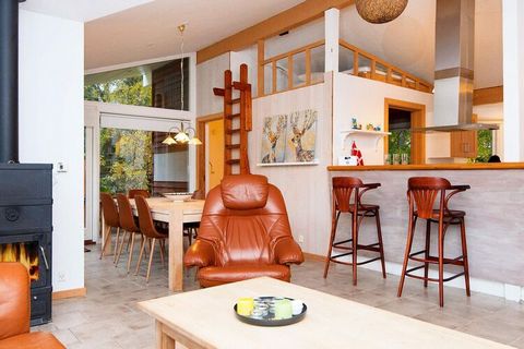 Maison de vacances avec bain à remous située dans un bel espace naturel avec la possibilité d'agréables promenades à pied / à vélo dans la forêt de Fuglslev. La maison est située sur un joli terrain, juste à la lisière de la forêt, où il y a souvent ...