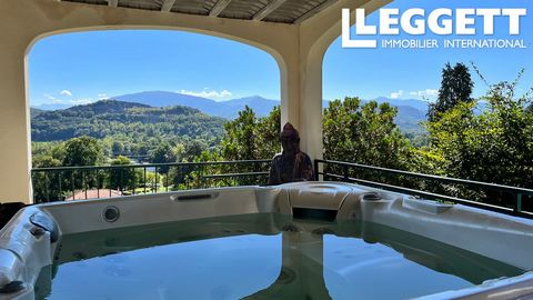 A25616CMC31 - Built in 1993 this lovely villa with appartement(s) has superb panoramic views across to the mountains. There are 2 large sunny terraces, one on each floor and the property has: * 4 bedrooms * 3 bathrooms * Double glazing * Main drainag...