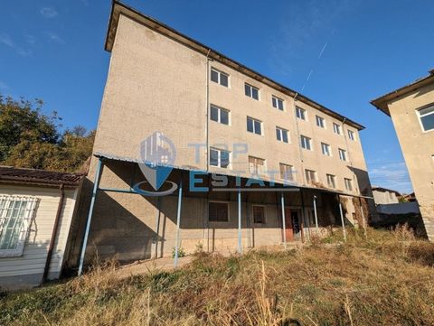 Top Estate Real Estate offers you a commercial building in the center of the village of Samovodene, located in close proximity to the main road Veliko Tarnovo - Ruse and only 6 km from the town of Veliko Tarnovo. The building is a three-storey, monol...