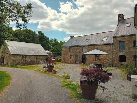 Mooie reeks huizen op het platteland om te renoveren Een grote boerderij van ongeveer 110m² met een aanzienlijk potentieel kan worden omgevormd tot een gezinswoning bestaande uit drie/vier slaapkamers, twee doucheruimtes, een grote woonkamer en een m...