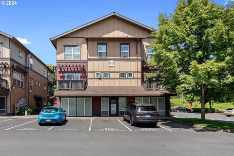 Welcome to the ease of condo living near the Old Town Sherwood, trails, restaurants, shopping, the YMCA, Sherwood High School, and more! This inviting two-level home offers a perfect blend of modern amenities and cozy comfort. Step inside through the...
