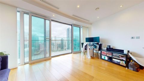 Fantastisk lägenhet med 1 dubbelrum med en privat rymlig balkong, en 24-timmars concierge och fönster från golv till tak som ligger på 32:a våningen (med hiss) i en moderniserad byggnad i Canary Wharf. Denna möblerade fastighet med trägolv erbjuder o...