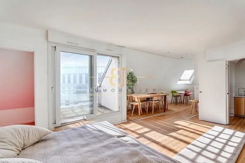 BOULOGNE-BILLANCOURT (92100) - Le Cabinet BR Immobilier vous propose ce SUPERBE APPARTEMENT CINQ PIÈCES AU DERNIER ÉTAGE AVEC ASCENSEUR (104,43 m2 carrez et 119 m2 au sol) d'une copropriété de BONNE FACTURE datant de 1989. Il se compose : d'une ENTRÉ...