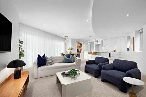 Dit luxe appartement met drie slaapkamers en twee badkamers op het noorden ligt op een verhoogde positie op het noorden in de architectonisch geprezen Edgecliff-woningen van Hampton en zal boeien met zijn ruime, lichte interieurs, hoogwaardige afspra...