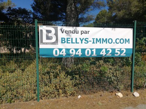 VENDU PAR BELLY'S IMMO - Signes A l'intérieur du Parc d'Activité de Signes Locaux d'activités d'environ 750 m2 sur 5000 m2 de terrain. De construction traditionnelle, ce bâtiment comporte environ 650 m2 de plain pied et environ 100 m2 en étage. Rdc :...