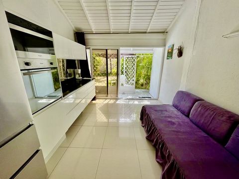 Appartement T2 rénové de 32 m2, situé en rez-de-jardin au coeur de la Marina, dans une résidence avec piscines, proche du golf, des commerces, des écoles, des restaurants et des plages tout est accessible à pied... Composé d'une pièce à vivre avec co...