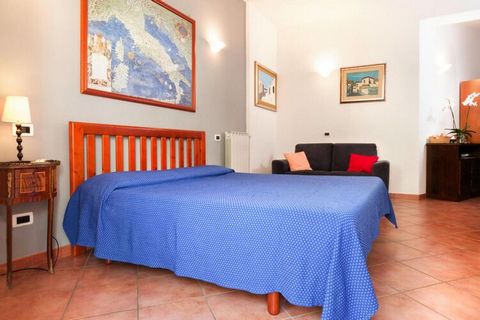 Small, cozy and in a prime location: in the heart of Rome, this comfortable holiday apartment is located on the 4th floor of a Roman palazzo. Ideal for couples or small families. Rome is known for its sights. Besides the well-known monuments such as ...