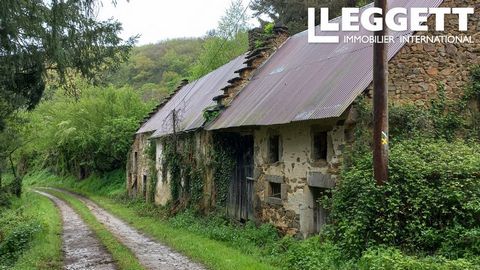 A29141LV63 - Altes Bauernhaus, noch mit vielen alten Details. Muss renoviert werden. Es hat eine ruhige Lage an einer Landstraße. Etwa 50 Meter entfernt befindet sich ein altes Haus mit einem traditionellen Brotofen, der in ein schönes Ferienhaus umg...