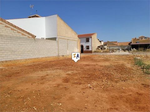 Dieses großzügige, geräumte und bezugsfertige Stadtgrundstück liegt in Humilladero in der Provinz Malaga in Andalusien, Spanien. Es liegt nur wenige Gehminuten von der örtlichen Schule, dem Sportzentrum und dem medizinischen Zentrum entfernt, ganz zu...