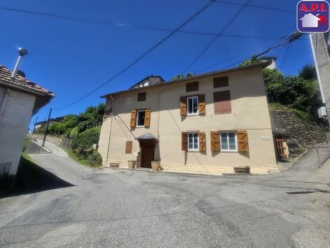 CASA SECONDARIA IDEALE Questa casa situata nel comune di Garanou sarà l'ideale per i vostri soggiorni in montagna. Con una superficie abitabile di circa 67 mq, ne apprezzerai subito il potenziale con le sue due mansarde. Beneficerai del suo giardino ...