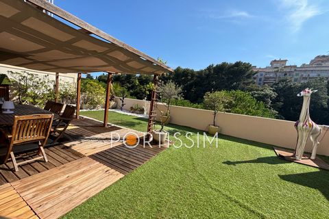 Nice-west / 3 room apartment for sale / 100m² terrace / parking In the heart of Nice-Ouest in a small, quiet residence, 3-room apartment for sale of 70m² in perfect condition, extending to a magnificent furnished sunny terrace of 100m² with pergola. ...