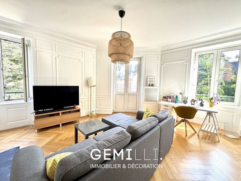 Découvrez ce superbe appartement haussmannien de 168 m2, situé dans le quartier recherché du Bas Rebberg de Mulhouse, à quelques minutes à pied de la gare. Occupant le premier étage, l'appartement propose une entrée spacieuse, un vaste salon/salle à ...