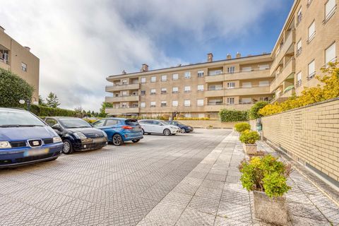 This property is part of a gated residential condominium, consisting of garden areas and an access patio with private parking spaces for residents and guests. The social area consists of an entrance hall, a generously sized living room with a firepla...