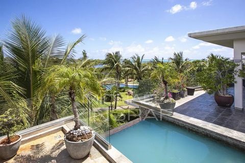 Une offre exclusive à ne pas manquer : ce magnifique penthouse est situé au coeur du village d’Azuri, et bénéficie d’une piscine privée et d’une vue mer. Ce penthouse donne l’impression d’une villa indépendante, grâce à son petit jardin et surtout à ...