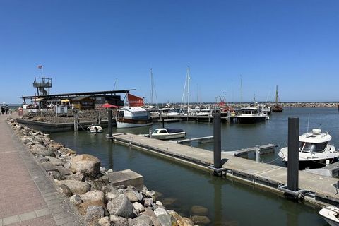 Traumhaftes Reetdach-Ferienhaus in Glowe auf der Insel Rügen in unmittelbarer Strandnähe! ---------------------- 3 Schlafzimmer, Kamin & Sauna, Garten, Terrasse, Grill ---------------------- Ruhig gelegen auf einem sonnigen Grundstück im Wohngebiet '...