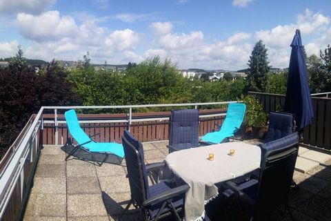 Rez-de-chaussée, balcon 26m², ensoleillé, internet, lave-linge, lave-vaisselle, douche à l'italienne, meubles de terrasse, grill, réfrigérateur avec compartiment congélateur, place de parking