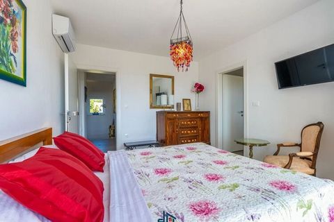 4 camere da letto, 4 bagni, piscina privata, terrazza, barbecue, soggiorno, cucina, posto auto