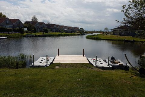 Casa vacanze di lusso per un massimo di 6 persone sull'acqua, con sauna, posto barca, terrazza recintata di 50 mq (ideale per cani e bambini), camino, con motoscafo (non è richiesta la patente)