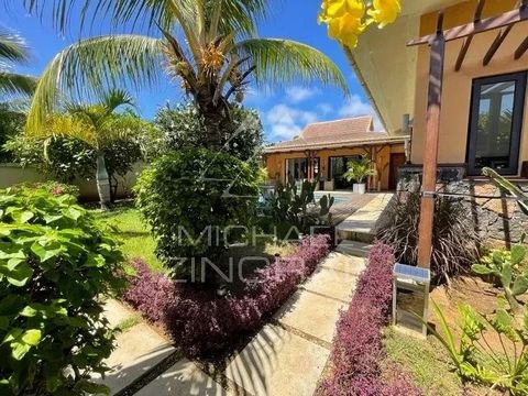 Découvrez cette magnifique villa située dans une résidence sécurisée à Cap Malheureux, à seulement 5 minutes de la plage. Proche de tous les commerces et offrant un accès facile à de nombreuses activités nautiques, cette villa est un véritable havre ...