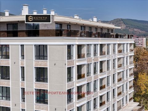 Se vende un gran apartamento en un complejo cerrado de la empresa constructora 'Esteti' al pie del Ayazmoto. La propiedad consta de dos dormitorios, una sala de estar, un estudio, un armario, 2 baños con aseo y una terraza única con vistas panorámica...