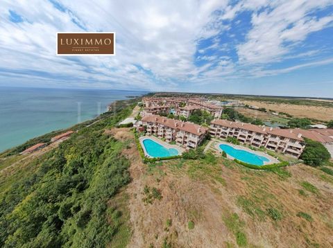 LUXIMMO FINEST ESTATES: ... Presentamos a su atención un apartamento de dos dormitorios, parte del popular complejo con comodidades de primera clase, ubicado cerca de Kavarna y Balchik, a 55 km al norte de Varna y a unos 45 minutos del aeropuerto de ...