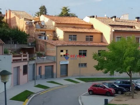 SHSH01 - Sant Hilary de Sacalm; gebouw . Unieke kans: gebouw te koop in Sant Hilary Sacalm, GironaIn het hart van Sant Hilary Sacalm, Girona, ligt een architectonisch juweeltje dat een unieke kans biedt voor investeerders of mensen die zich in een ch...