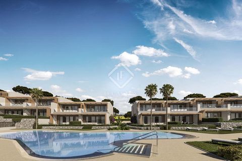 Lucas Fox is pleased to present Evergreen Homes, a wonderful and exclusive development of new build homes located next to the Chaparral golf course, halfway between La Cala de Mijas and Fuengirola. Evergreen Homes mixes design and comfort in this inc...