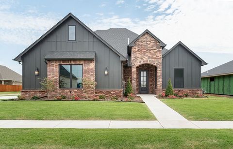 MODEL HOURS Weekly Open Houses Mondays and Tuesdays from 2:00pm-6:00pm Weekly. Welcome to Crestone Ridge! Where convenience meets luxury in the newest phase of this highly sought after Yukon community. At 9300, the future homeowners will enjoy this t...