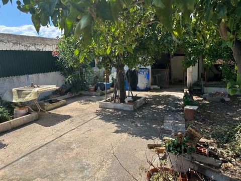 Ext. : 7042 2 bedroom villa located in Luz de Tavira, on one of the crossroads of the EN 125, with a total area of 254m², gross construction area of 120m², 2 bedrooms, living room and dining room, 2 distinct kitchen spaces, an outdoor bathroom with s...