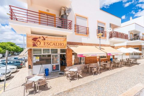 Este restaurante, localizado na encantadora zona de Cabanas de Tavira dentro da Urbanização Quinta da Gomeira, apresenta uma excelente oportunidade de negócio para quem procura possuir ou arrendar um estabelecimento próspero. Posicionado a apenas 250...