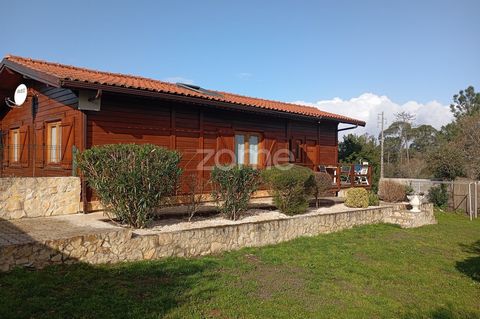 Identificação do imóvel: ZMPT569985 Wooden house for sale, with a construction area of ​​125m² in excellent condition, located in the heart of Porto de Mós - a Portuguese village in the district of Leiria. Main characteristics of the property: Typolo...