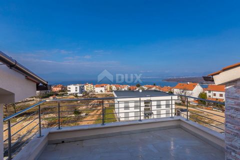 Location: Primorsko-goranska županija, Omišalj, Njivice. ISLAND OF KRK, NJIVICE - Apartment on the second floor with a panoramic view of the sea Two-room apartment with a living room, in Njivice on the island of Krk, in a quiet location with a view o...