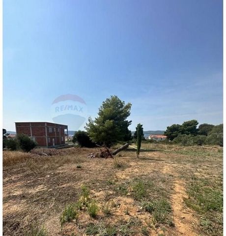 Location: Zadarska županija, Sveti Filip I Jakov, Sveti Filip i Jakov. NEW ON OFFER BUILDING LAND Building land for sale, located in the built-up and arranged part of the building area of ​​the Sveti Filip i Jakov settlement, near Biograd na Moru. Th...