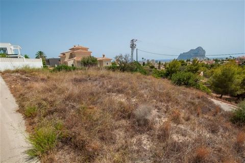 Terrain dangle situÃ dans un quartier calme Ã  quelques minutes en voiture du centreville et des plages Magnifique vue sur la mer ainsi que sur la ville et les montagnes environnantes