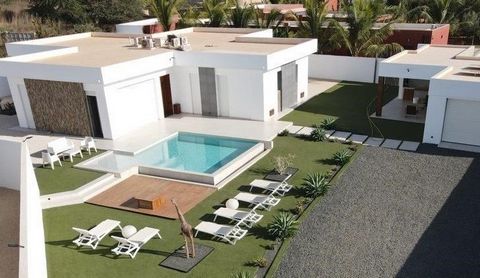 This contemporary architect-designed house in the shape of a cross (+) is unique in Senegal! Designed with quality materials in 2021, it is composed of an open space of 120m² including a central kitchen which opens onto the living room on one side an...