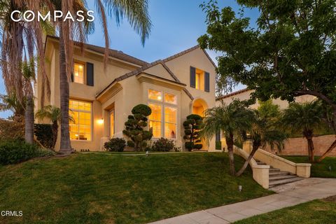 Benvenuti a casa in questa splendida tenuta con vista sul tramonto situata all'interno della gated community di La Vina. Sia che ti piaccia la tranquillità di allontanarti da tutto, o l'accesso ravvicinato al Rose Bowl, Old Pasadena, le principali au...