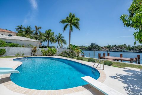 Build your dream home on Hibiscus Island! This 10,500 sf lot offers spectacular views of Miami's beautiful sunsets over the city skyline. The current 4,946 sf property with a private dock, is nestled onto the prestigious island near gorgeous beaches,...