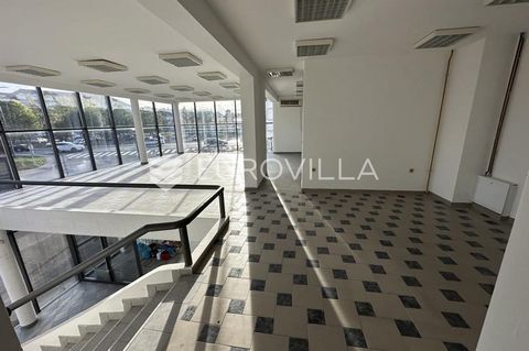 Vukovar, city center, decorated and attractive office building with large and bright office spaces and its own parking lot. The building has three floors, on each floor there are larger open spaces that can be divided into several parts, with adjoini...