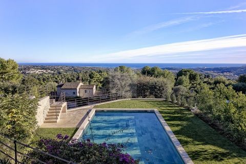 COUP DE COEUR, RARE !!! Sise dans un environnement très recherché, à proximité du Domaine 'Les Hauts de St Paul', en position dominante, au calme absolu, cette propriété au style contemporain vous séduira par son exceptionnelle vue panoramique mer & ...