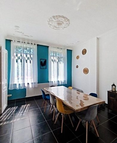 Trés belle maison de maître en retrait de rue à fort potentiel