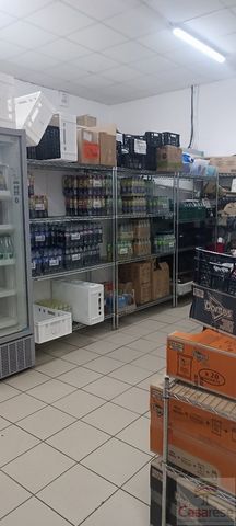 Are you dreaming of launching yourself into the dynamic world of fast food? Look no further, this business is made for you! Fast food business ideally located in a high traffic area, with parking benefiting from excellent visibility. This turnkey poi...