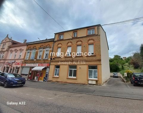 Situé à Morhange (57340), cet immeuble bénéficie d'un emplacement attractif, proche des toutes les commodités locales alliant vie agréable, tranquillité et accès facilité aux commerces, écoles et services essentiels. Cet immeuble s'étend sur une surf...