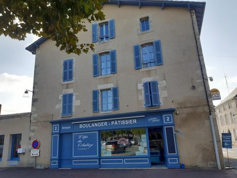 Local commercial + fonds de commerce + maison d'habitation à Coulonges sur l'Autize !