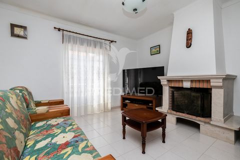 If you are looking for an apartment just a few meters from the beach.... This could be your new home and it will be a pleasure to introduce you. 2 bedroom apartment, located on the 1st floor of a small condominium, 100 meters from the waterfront of C...